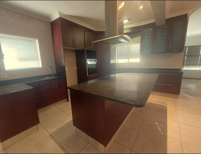 4 BEDROOM HOUSE FOR SALE IN COUNTRY CLUB